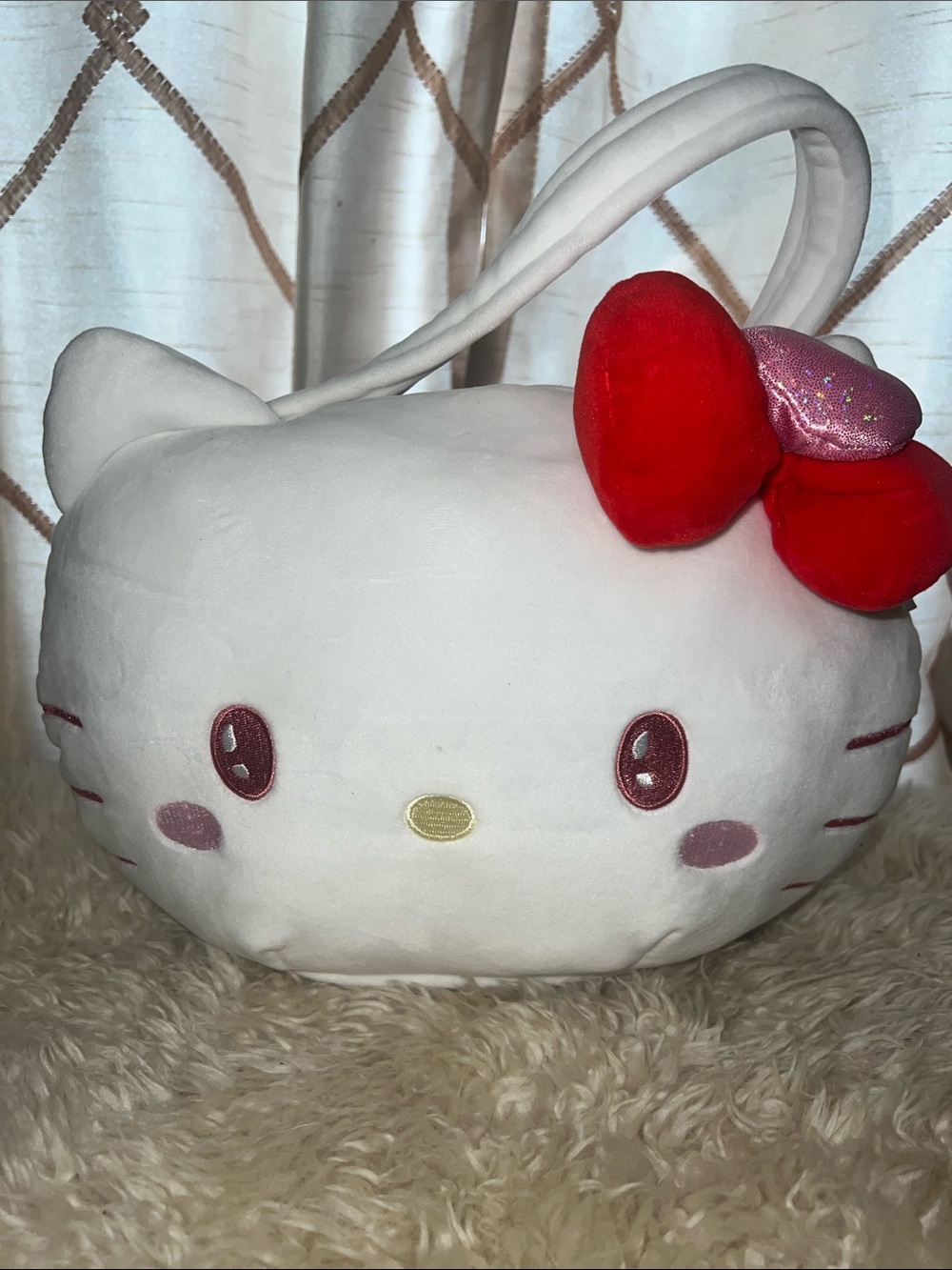 Sanrio Hello Kitty Plush Handbag in White with Red Bow